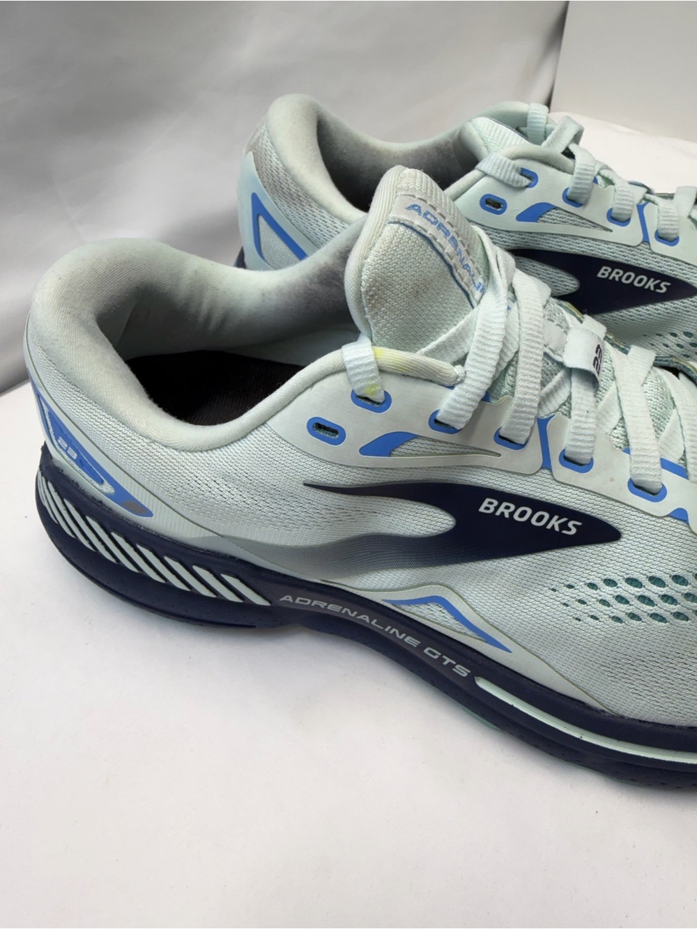 Brooks Adrenaline GTS 23 Women's Size 11 Wide (D) Light Blue / Navy